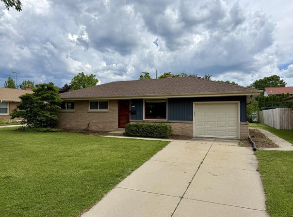 3859 E Whittaker Ave, Cudahy, WI 53110