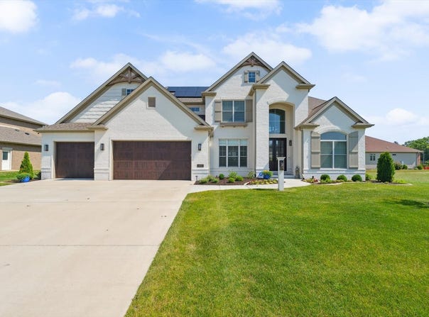 604 Cayman Way, Savoy, IL 61874