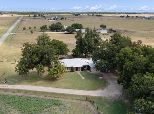 451 County Road 416, Taylor, TX 76574