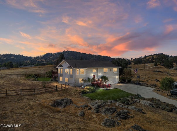 28360 Burning Tree Drive, Tehachapi, CA 93561