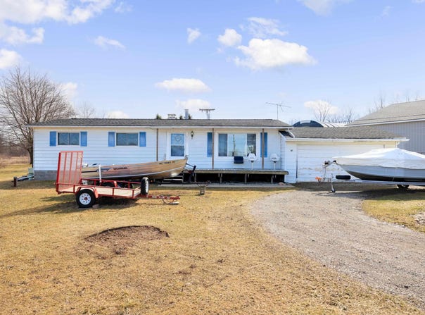 10635 Gratiot Avenue, Casco, MI 48064-1010