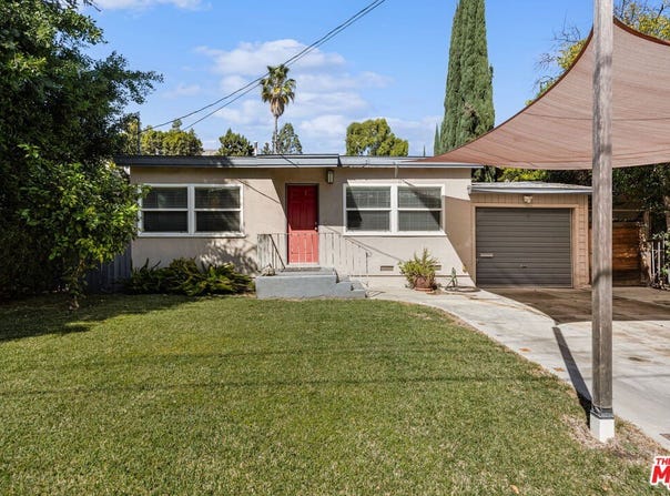 15217 Hartsook St, Sherman Oaks, CA 91403