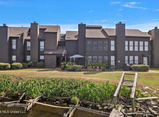 12 Lake Barnett Drive, Brandon, MS 39047