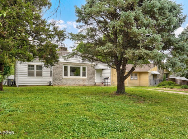 1741 E Elm Street, Springfield, MO 65802
