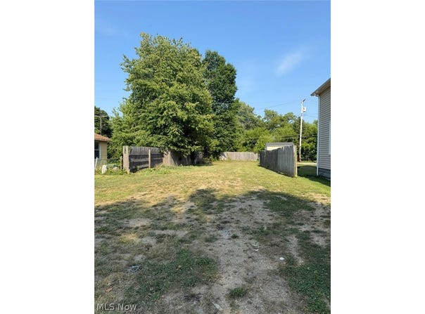 2101 W 85th Street, Cleveland, OH 44102