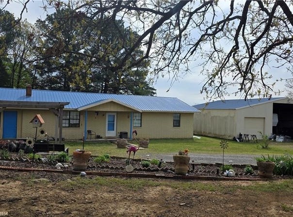 38114 Harmon RD, Wister, OK 74966