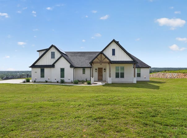 1040 Agnes N, Springtown, TX 76082