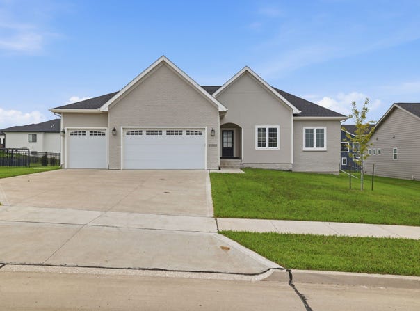 17865 Valleyview Drive, Clive, IA 50325