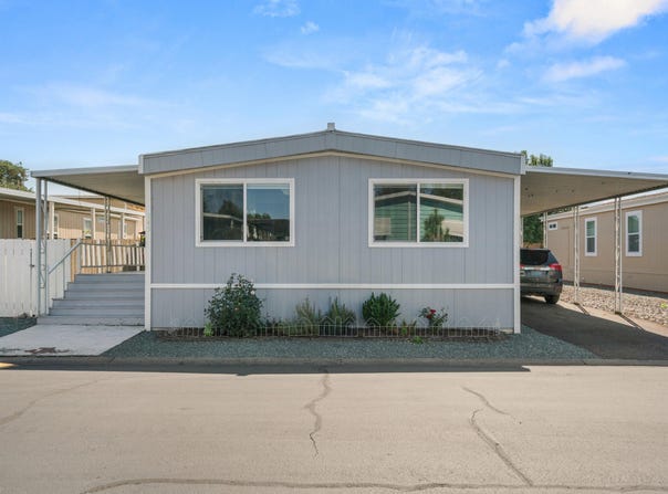 3555 S Pacific, Medford, OR 97501