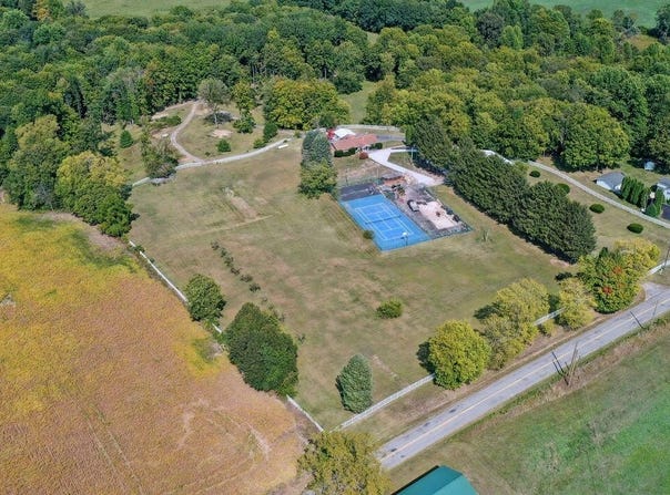 5563 Spring Creek Road, Three Oaks, MI 49128