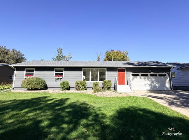 621 NE 17th Avenue, Aberdeen, SD 57401