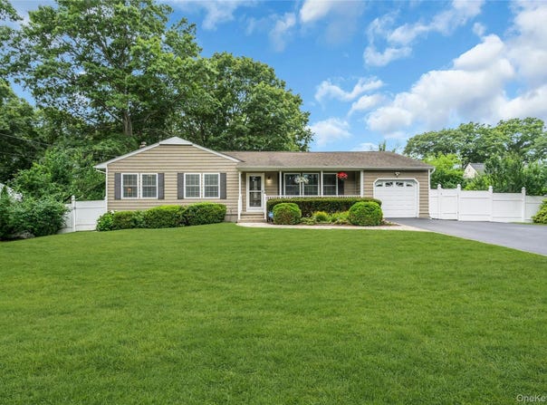 84 Juniper Avenue, Ronkonkoma, NY 11779