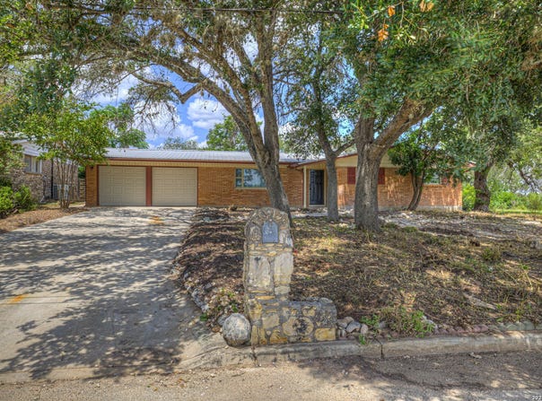 129 Young, Universal City, TX 78148