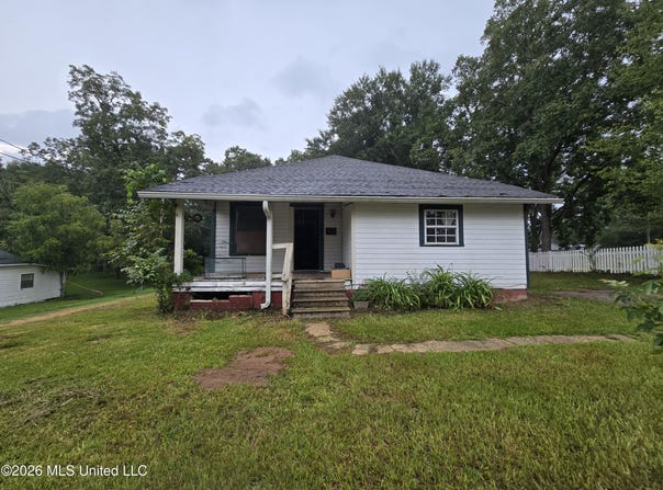 523 E College Avenue, Wiggins, MS 39577