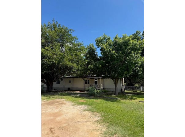 73 FM Rd 1221, Hext, TX 76848