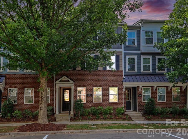 16704 Summers Walk Boulevard, Davidson, NC 28036