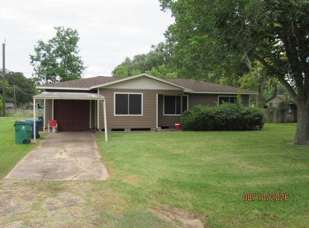 225 Moore Dr., Richwood, TX 77531