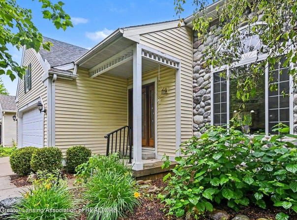 12717 Houghton Drive, DeWitt, MI 48820