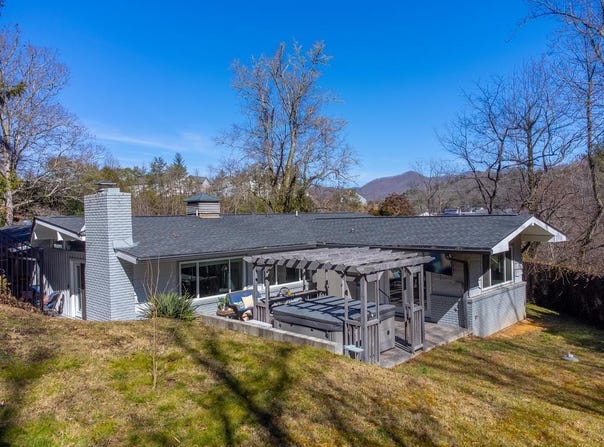 240 N Country Club Dr, Cullowhee, NC 28723