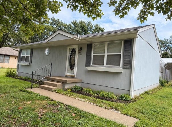 407 Vernon Street, Buckner, MO 64016