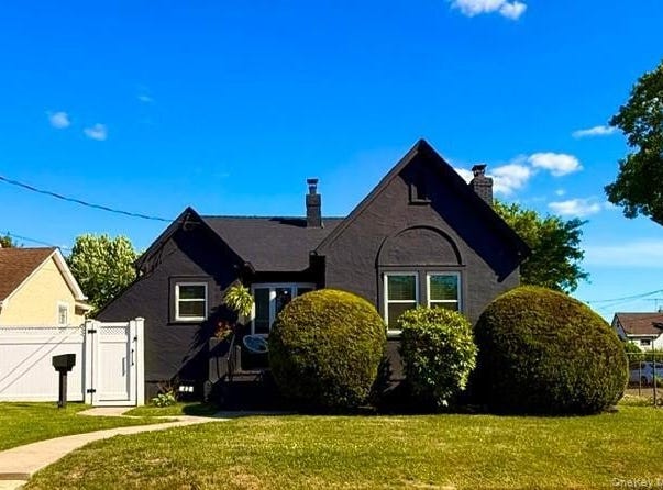 43 Elinor Place, Freeport, NY 11520