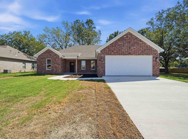 165 Kayla Lane, Lonoke, AR 72086
