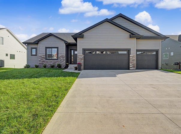 2245 Green Leaf Circle, Norwalk, IA 50211