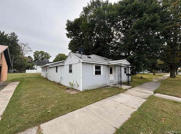 209 W John St, Newberry, MI 49868