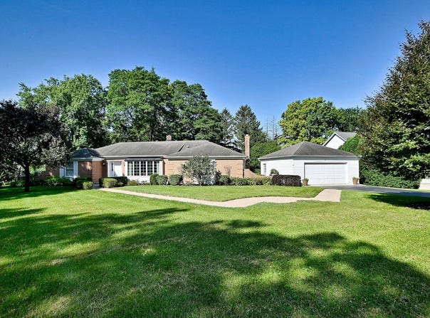 9 Dover Drive, Oak Brook, IL 60523