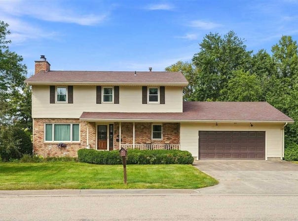 1302 E Harrison St, Washington, IA 52353