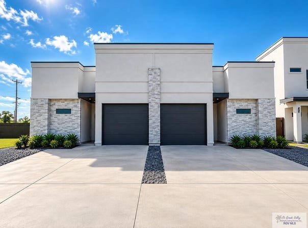 2005 NEW COMBES RD, HARLINGEN, TX 78550