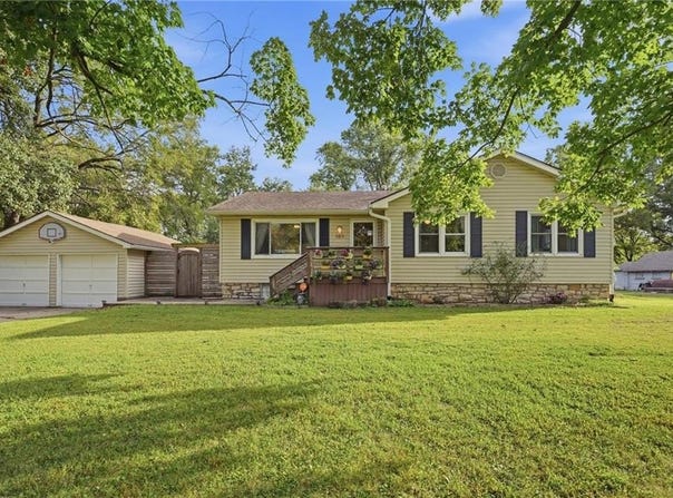 11811 E 53 Street, Kansas City, MO 64133