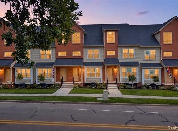 512 Village Lane, Milford Vlg, MI 48381
