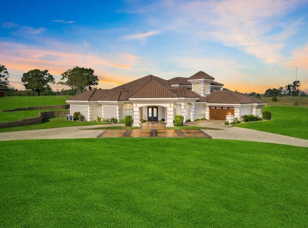 989 Mustang Dr., Longview, TX 75605