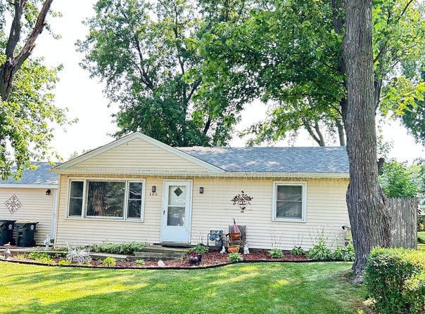 400 Birchwood Drive, Antioch, IL 60002