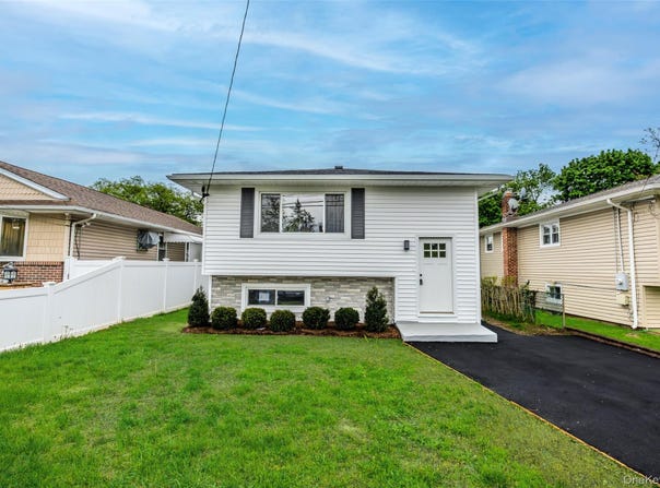 66 4th Avenue, Westbury, NY 11590