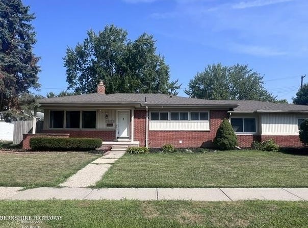 22633 E Schafer Street, Clinton Township, MI 48035