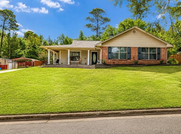 710 Brookhollow Dr, White Oak, TX 75693
