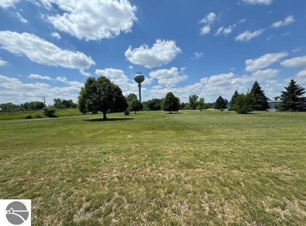 2426 Parkway Drive, Mt Pleasant, MI 48858