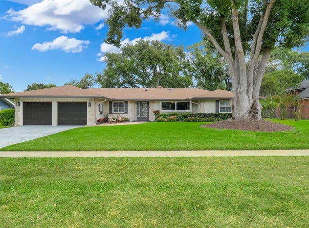 1990 BRANTLEY Circle, CLERMONT, FL 34711