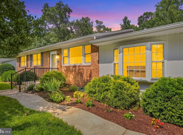 8618 LANTERN Lane, CLINTON, MD 20735
