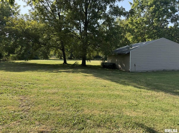 121 N ELM Street, Winchester, IL 62694