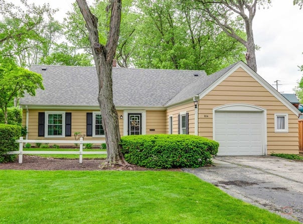 214 Washington Circle, Lake Forest, IL 60045