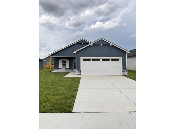 3610 E Bearsden St, Derby, KS 67037-7820