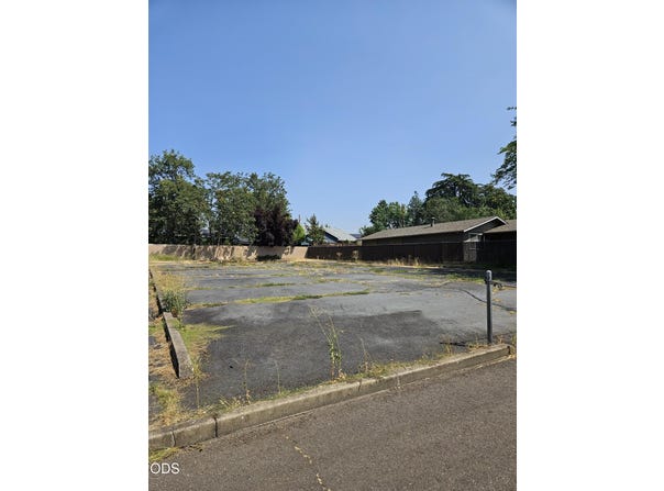 South Way, Medford, OR 97504