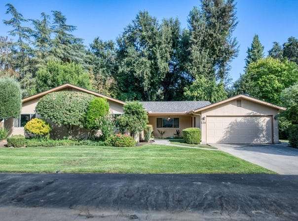 560 Trout Lake Drive, Sanger, CA 93657