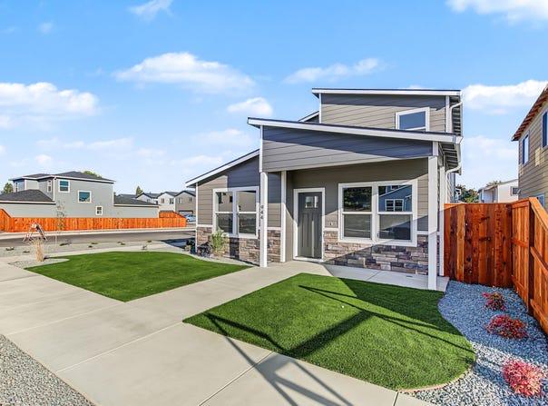 944 Honey Bee Street, Medford, OR 97501