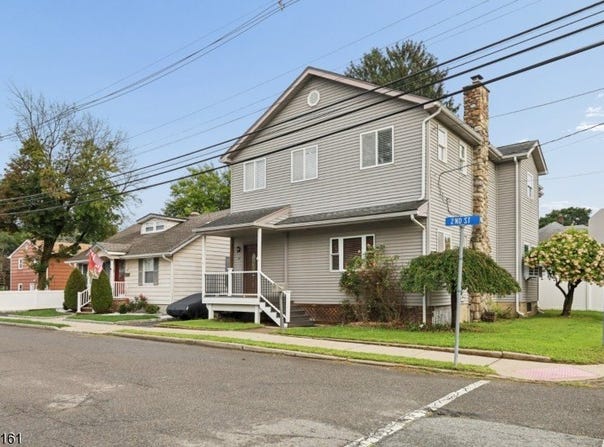 12 2Nd St, Wanaque Boro, NJ 07465-1818