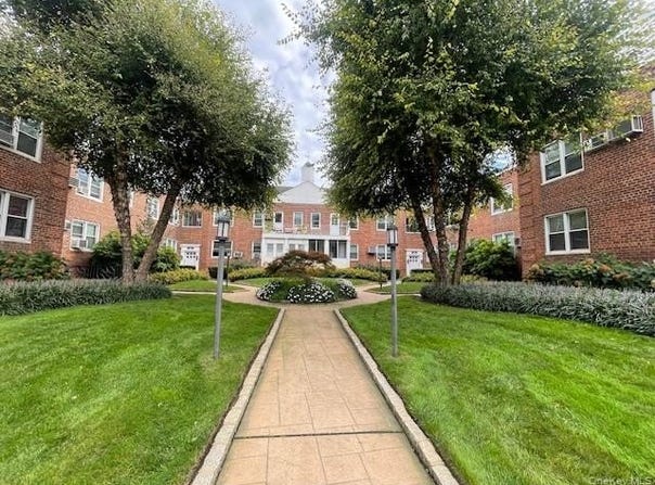 1385 Broadway, Hewlett, NY 11557