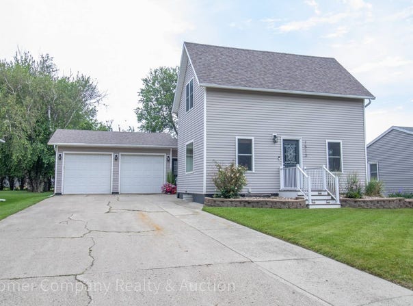 1513 2nd St., Hull, IA 51239